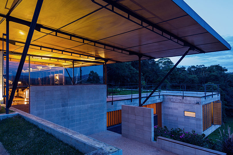 H+F arquitetos tiers mountain-side house in santo antonio do pinhal