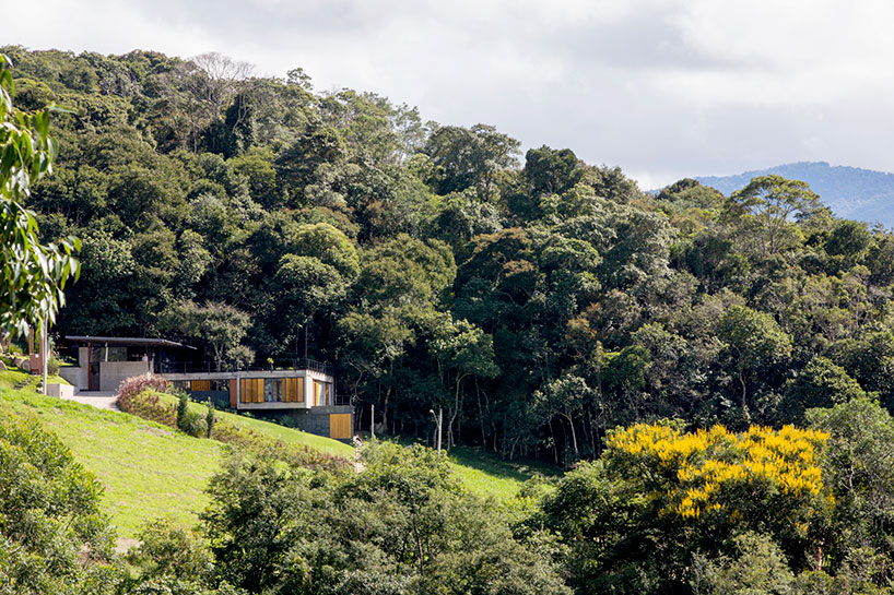 H+F arquitetos tiers mountain-side house in santo antonio do pinhal