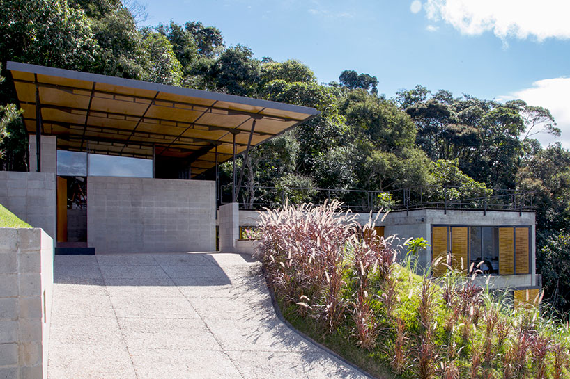 H+F arquitetos tiers mountain-side house in santo antonio do pinhal