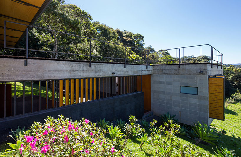 H+F arquitetos tiers mountain-side house in santo antonio do pinhal
