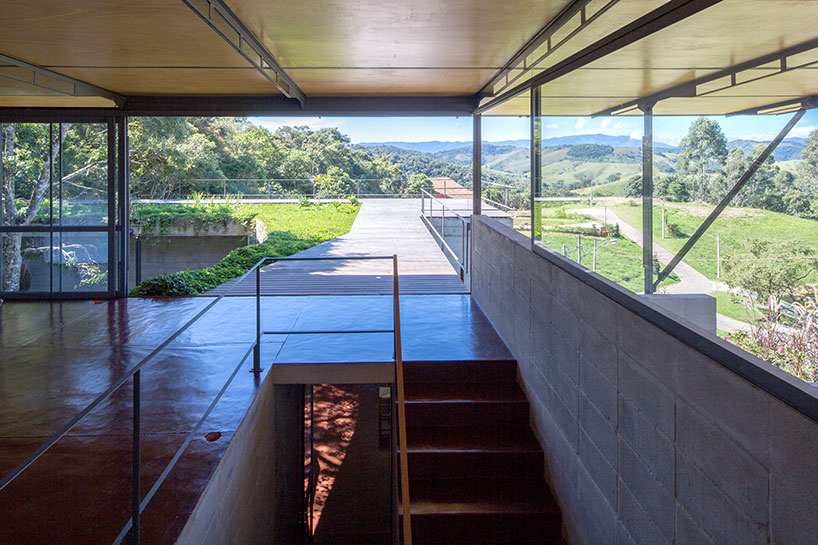 H+F arquitetos tiers mountain-side house in santo antonio do pinhal