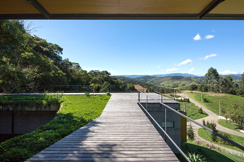 H+F arquitetos tiers mountain-side house in santo antonio do pinhal