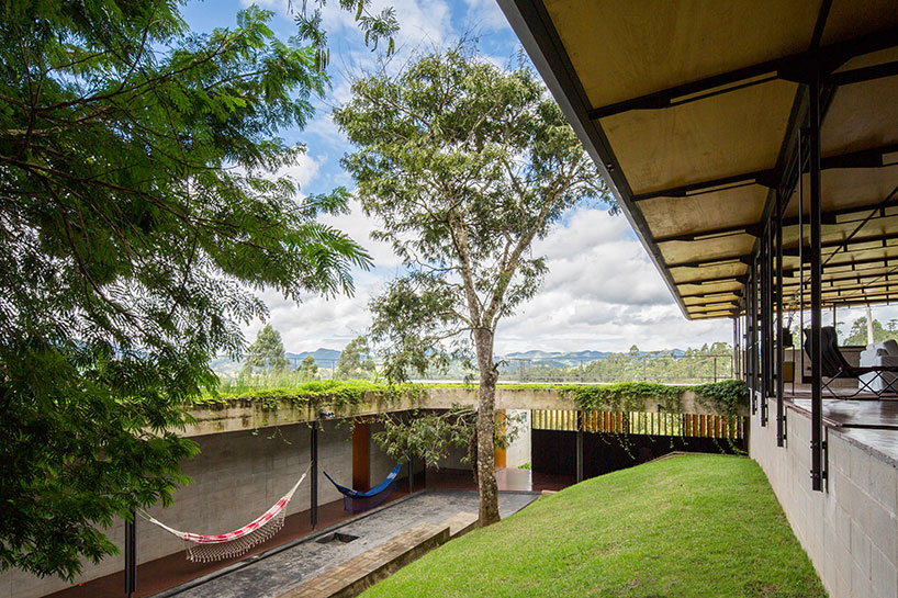 H+F arquitetos tiers mountain-side house in santo antonio do pinhal