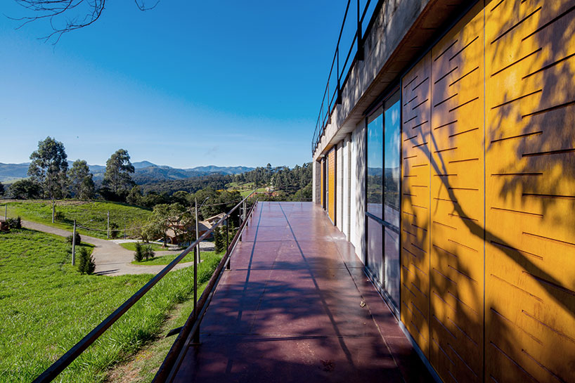 H+F arquitetos tiers mountain-side house in santo antonio do pinhal