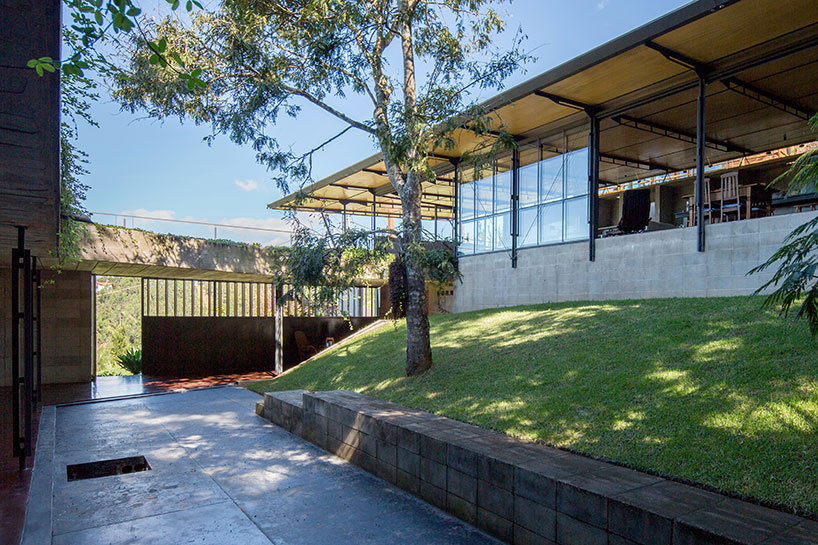 H+F arquitetos tiers mountain-side house in santo antonio do pinhal