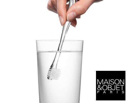 the misoka toothbrush cleans your teeth using only water