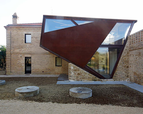 rocco valentini restores 19th century home with corten addition