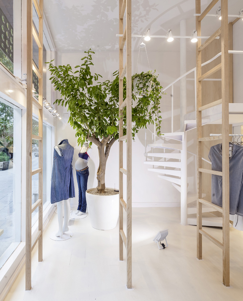 román izquierdo designs minimal, light-filled mama store in barcelona