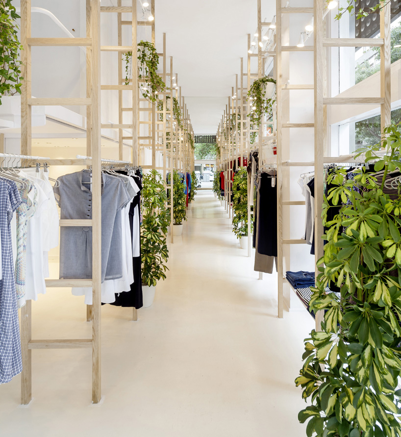 román izquierdo designs minimal, light-filled mit mat mama store in barcelona