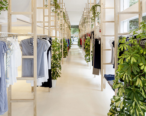 román izquierdo designs minimal, light-filled mit mat mama store in ...