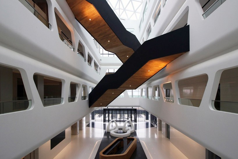 MCEC_Interdesign-Associates-+-Hugo-Kohno-Architect-Associates_designboom_09