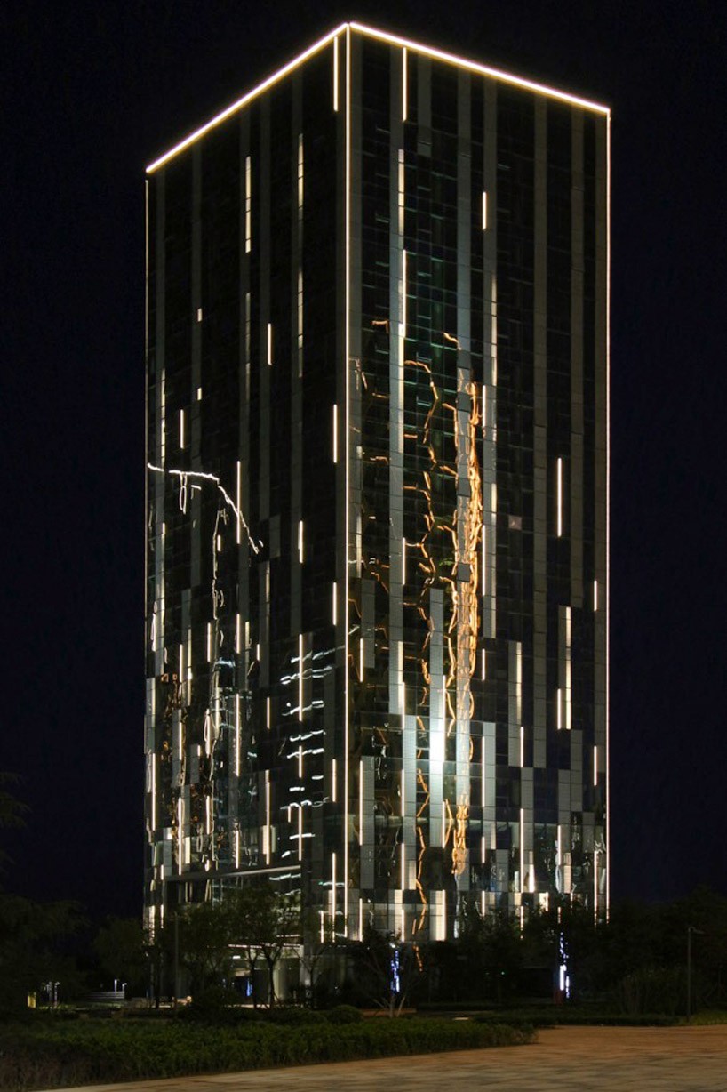 MCEC_Interdesign-Associates-+-Hugo-Kohno-Architect-Associates_designboom_13