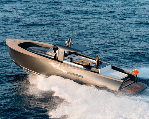 alen yacht packages an abundance of luxury amenities into 55-foot motorboat