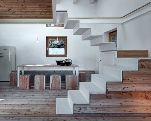 alfredo vanotti of EV+A lab atelier realizes 'casa VI' in bricks of concrete