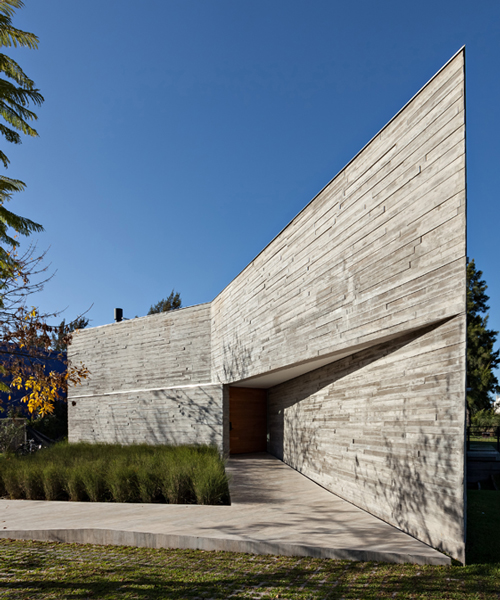 alric galindez forms casa L completely in concrete in buenos aires