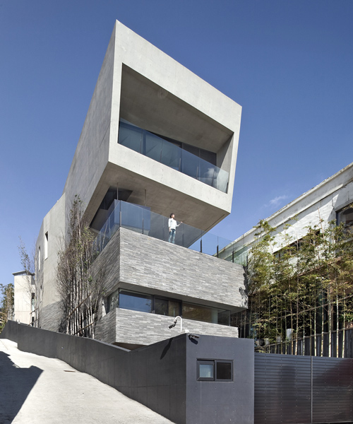 architect-k establishes monolithic house along the coast of south korea
