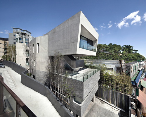 architect-k establishes monolithic house along the coast of south korea