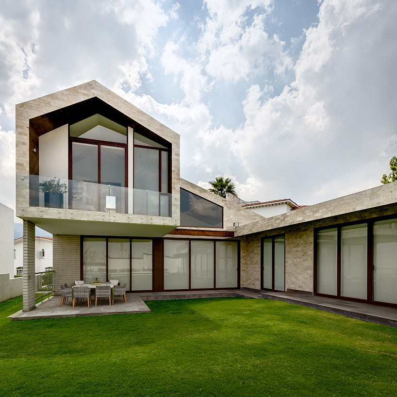 casa LPZ by arqmov workshop offers single storey living for an elderly couple