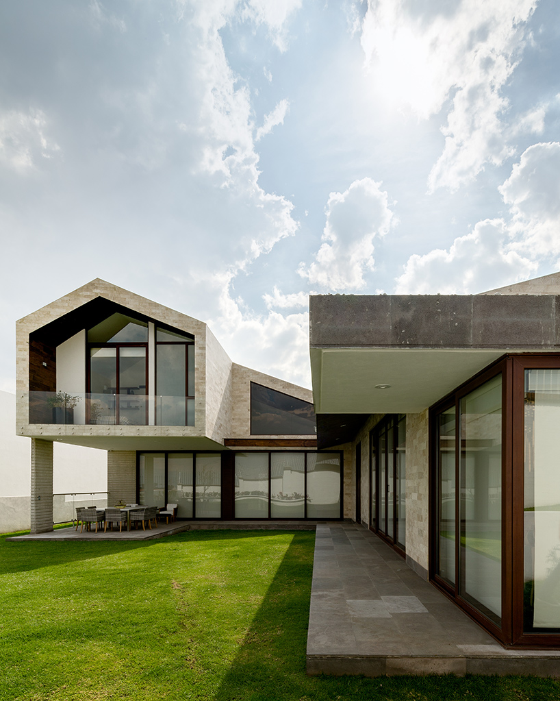 arqmov-workshop-casa-LPZ-house-mexico-city-designboom-02