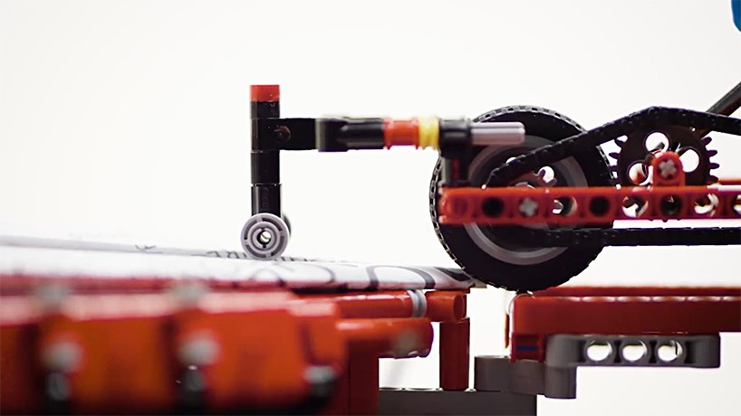 arthur-sacek-lego-paper-plane-machine-arrow-designboom-03
