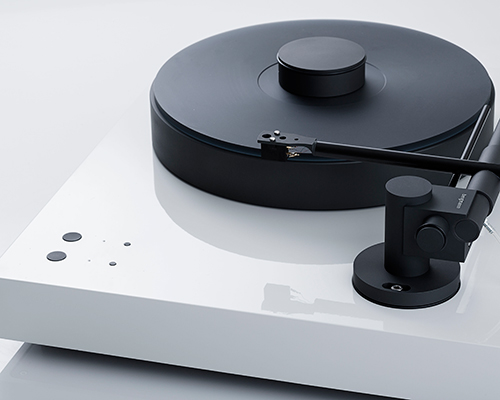 bergmann's magne turntable uses air to keep floating records linear