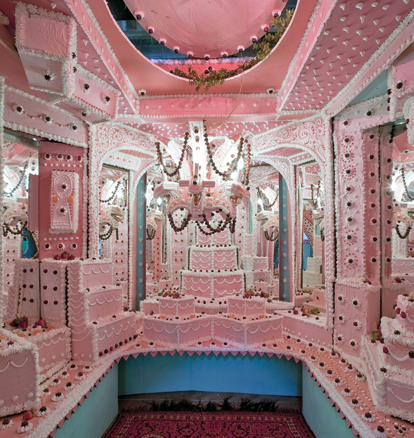 artists turn los angeles gallery into 7,500 square foot cake maze