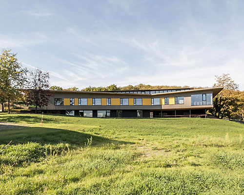 tectoniques architectes updates a non-residence day care center in givors