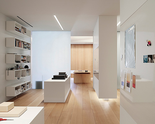 desai chia architecture floods urban live/work space with natural light