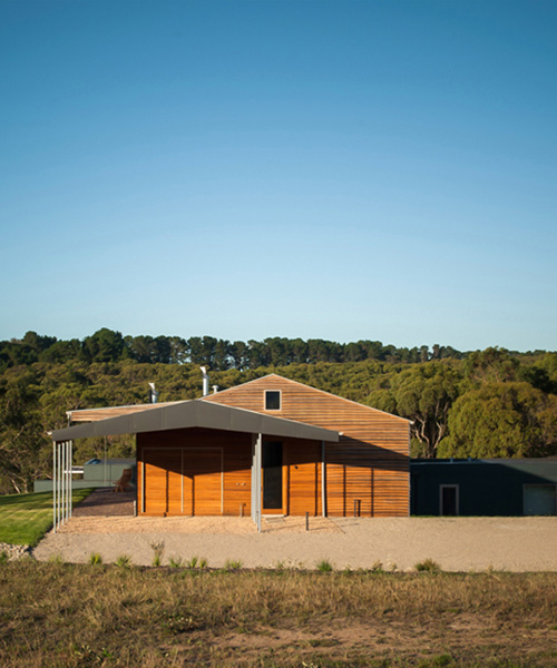 honeyman + smith nestles journey house into australian countryside