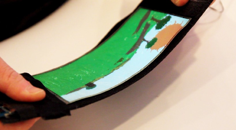 human-media-labs-reflex-flexible-smartphone-designboom-04