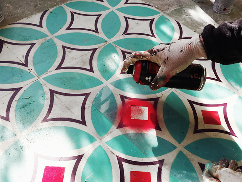 javier-de-riba-floors-spray-paint-designboom-019