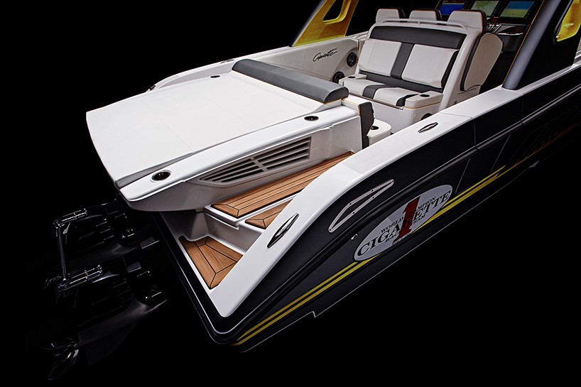 mercedes-amg-cigarette-racing-team-41-SD-GT3-designboom-05