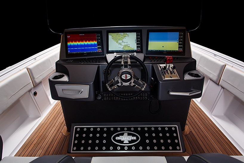 mercedes-amg-cigarette-racing-team-41-SD-GT3-designboom-09