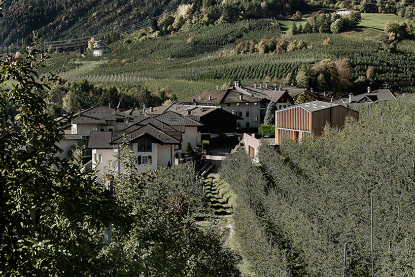 mirko-franzoso-architetto-casa-sociale-caltron-social-house-cles-trentino-italy-designboom-02