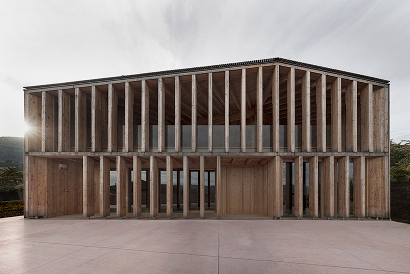 mirko-franzoso-architetto-casa-sociale-caltron-social-house-cles-trentino-italy-designboom-02