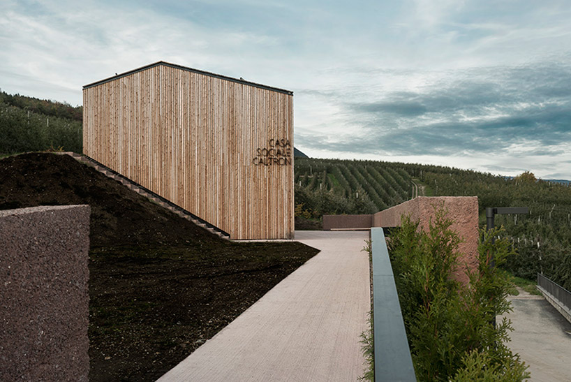 mirko-franzoso-architetto-casa-sociale-caltron-social-house-cles-trentino-italy-designboom-02