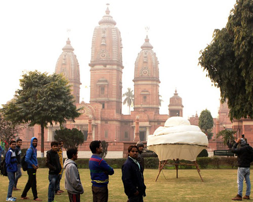 lucas muñoz builds delhi lung installation to emphasize poor air quality