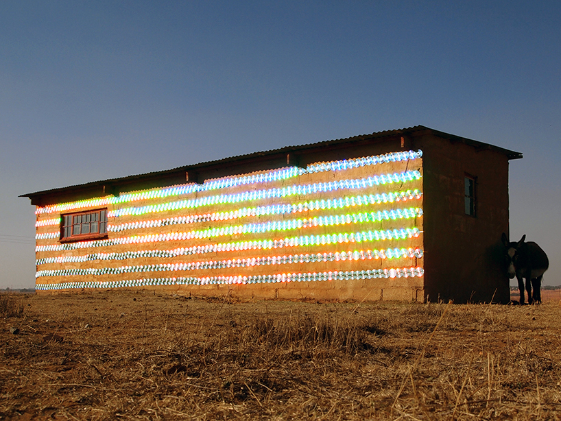 r1-1000-cd-installed-on-derelict-farmhouse-south-africa-designboom-04
