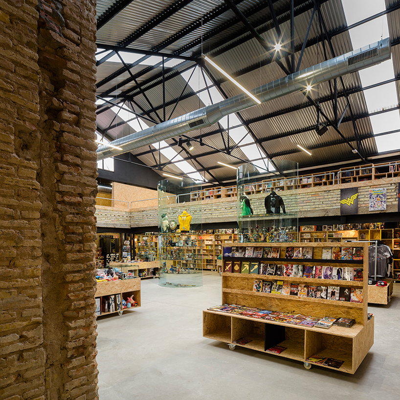 serrano-+-baquero-arquitectos-raccoon-games-shop-interior-seville-designboom-02