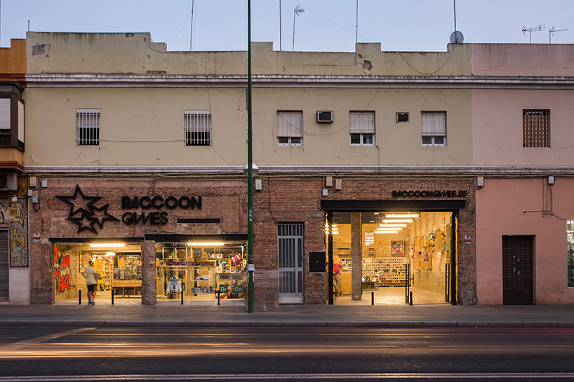 serrano-+-baquero-arquitectos-raccoon-games-shop-interior-seville-designboom-02