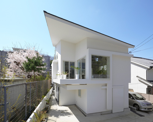 ume architects tops residence with an oversized sloping roof in japanese suburb