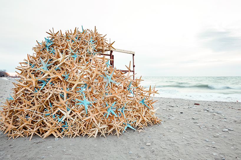 lifeguard posts become playful pavilions for toronto's 2016 winter stations