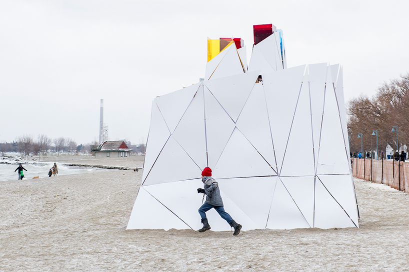 winter-stations-toronto-installations-beach-designboom-06