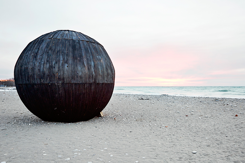 winter-stations-toronto-installations-beach-designboom-09