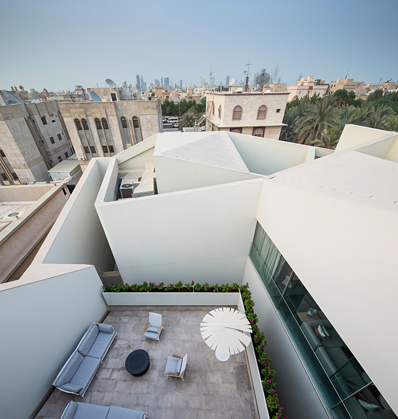 AGi-architects-wall-house-khaldiya-kuwait-designboom-02