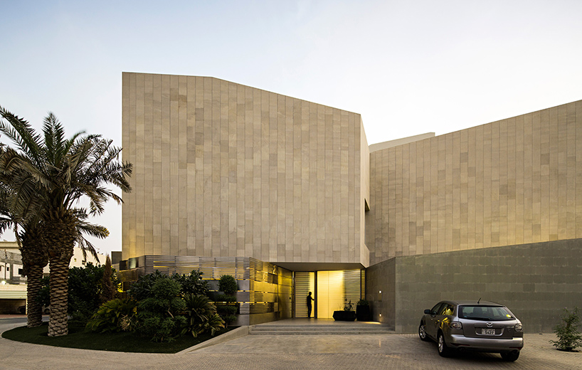 AGi-architects-wall-house-khaldiya-kuwait-designboom-02