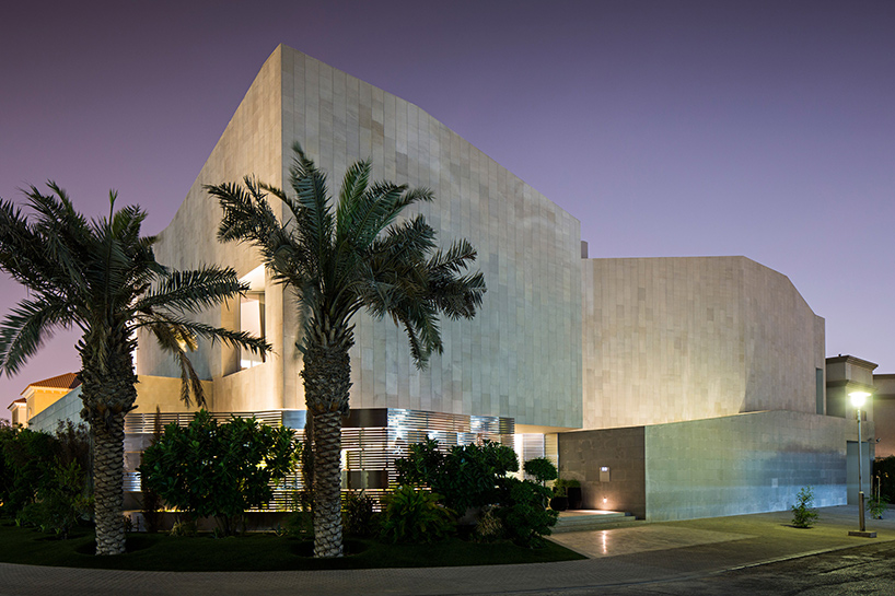 AGi-architects-wall-house-khaldiya-kuwait-designboom-02