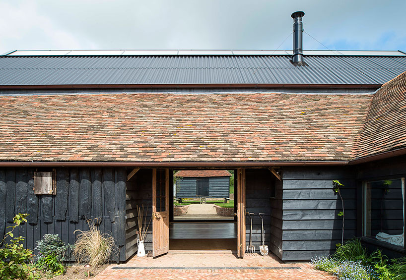 liddicoat & goldhill restore the ancient party barn in england