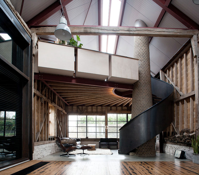 liddicoat & goldhill restore the ancient party barn in england