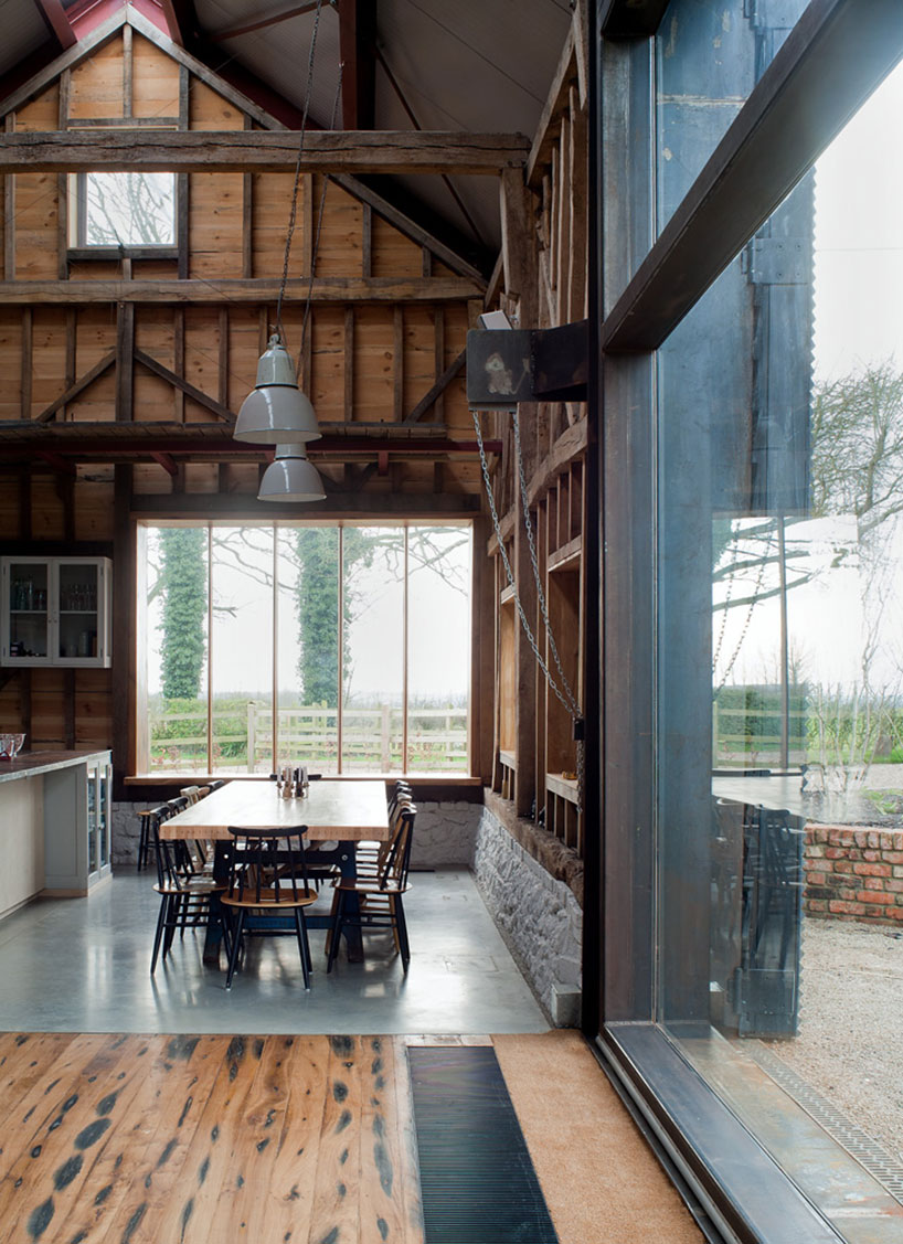liddicoat & goldhill restore the ancient party barn in england